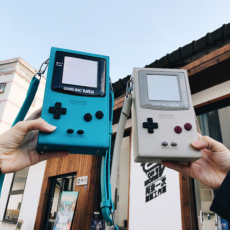 Retro Gaming Room - กระเป๋าสะพายข้างมินิทรงเครื่องเล่นเกมสุดสร้างสรรค์ ดีไซน์ย้อนยุค น้ำหนักเบา เหมาะสำหรับใส่เหรียญและโทรศัพท์มือถือ